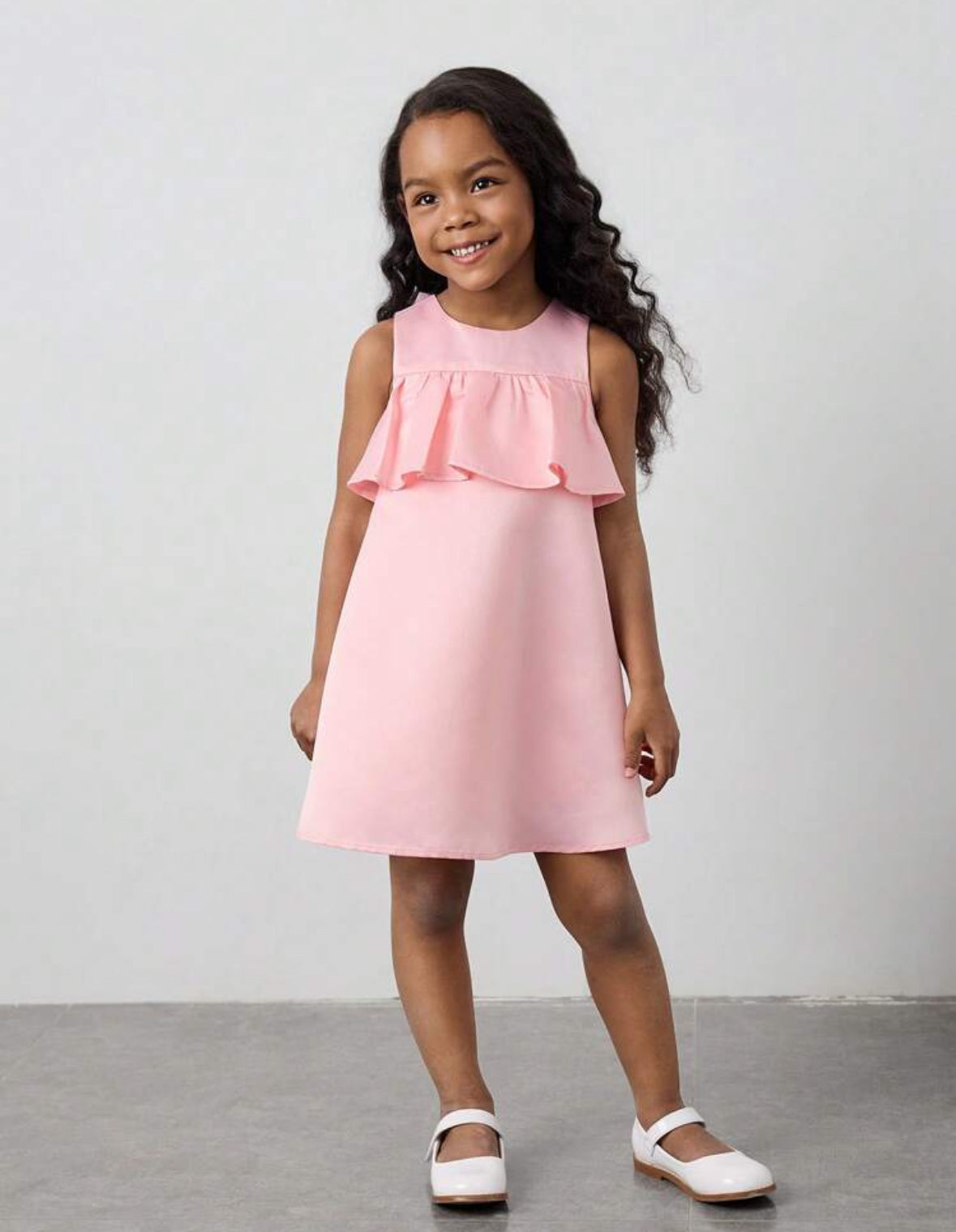 Vestido rosa con moño brilloso en la espalda