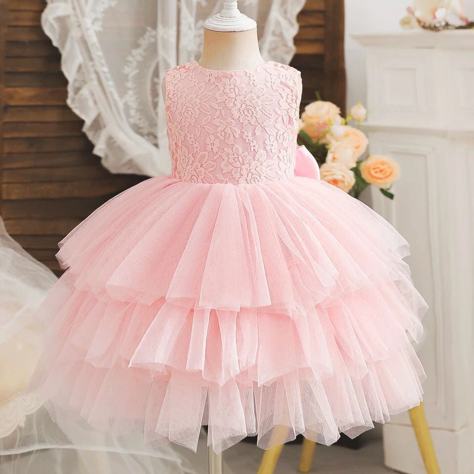 Vestido elegante para bebés rosa , con flecos y espalda baja