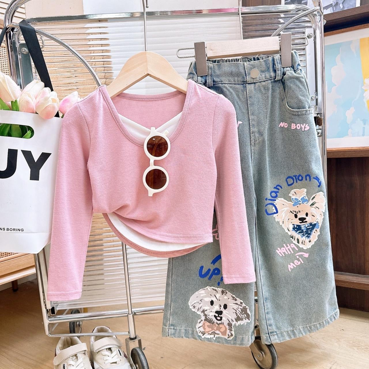 Conjunto pantalón de jeans diseño de perritos con blusa mangas largas