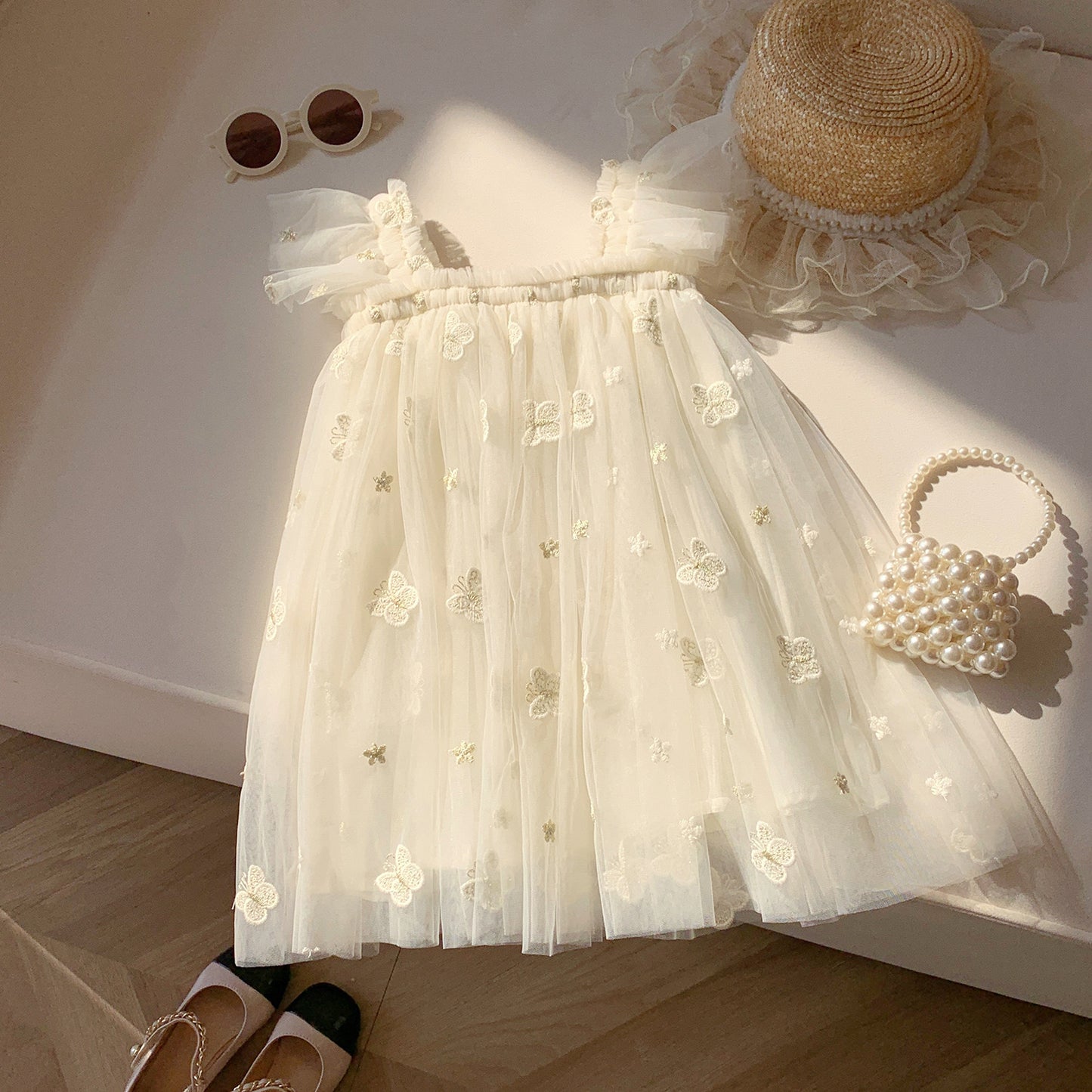 Vestido blanco de tul con detalles de mariposas bordadas !