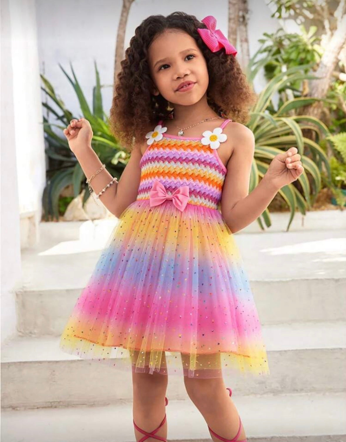 Vestido colorido con detalles de estrellas