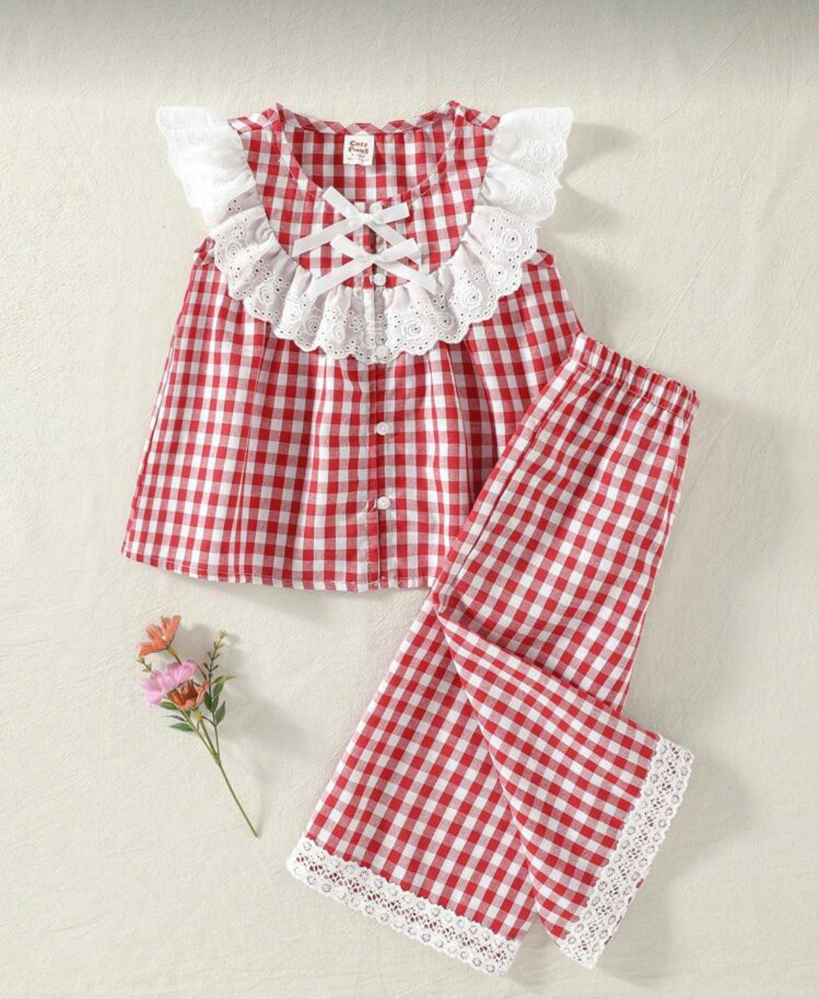 Conjunto a cuadrilla rojo pantalón más blusa con detalles en broderie