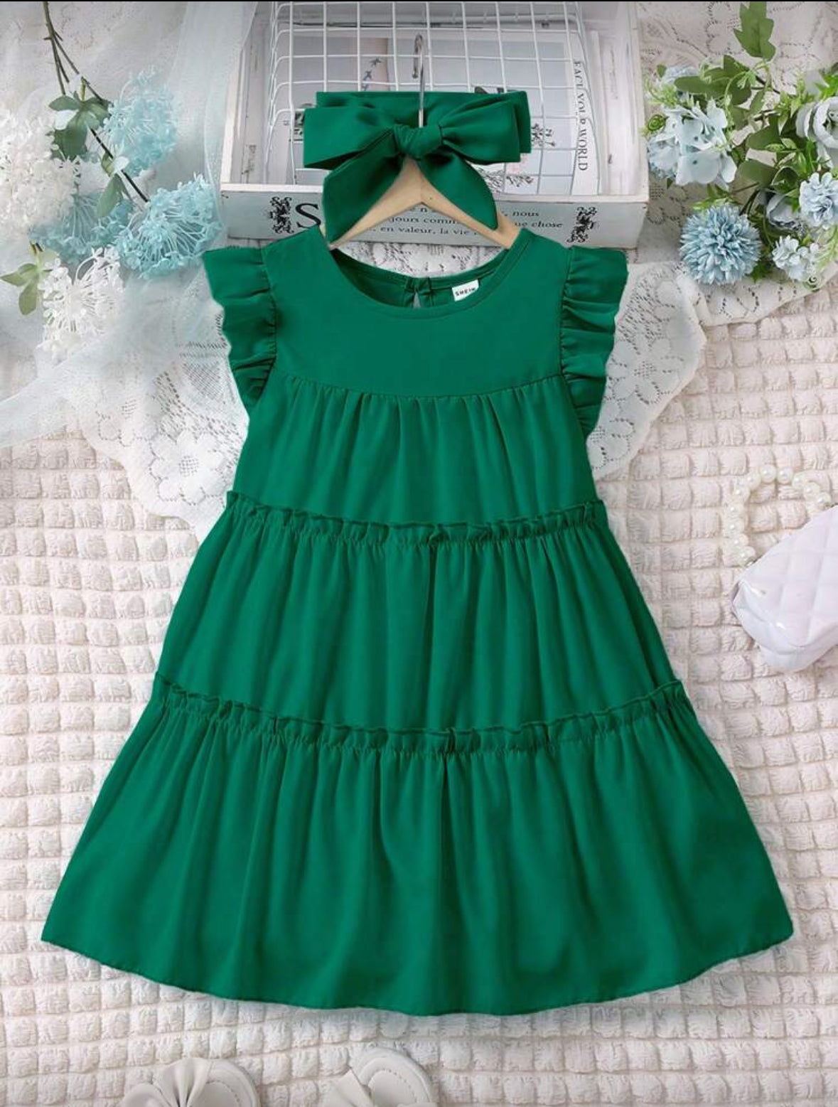 Vestido verde suelto con vincha