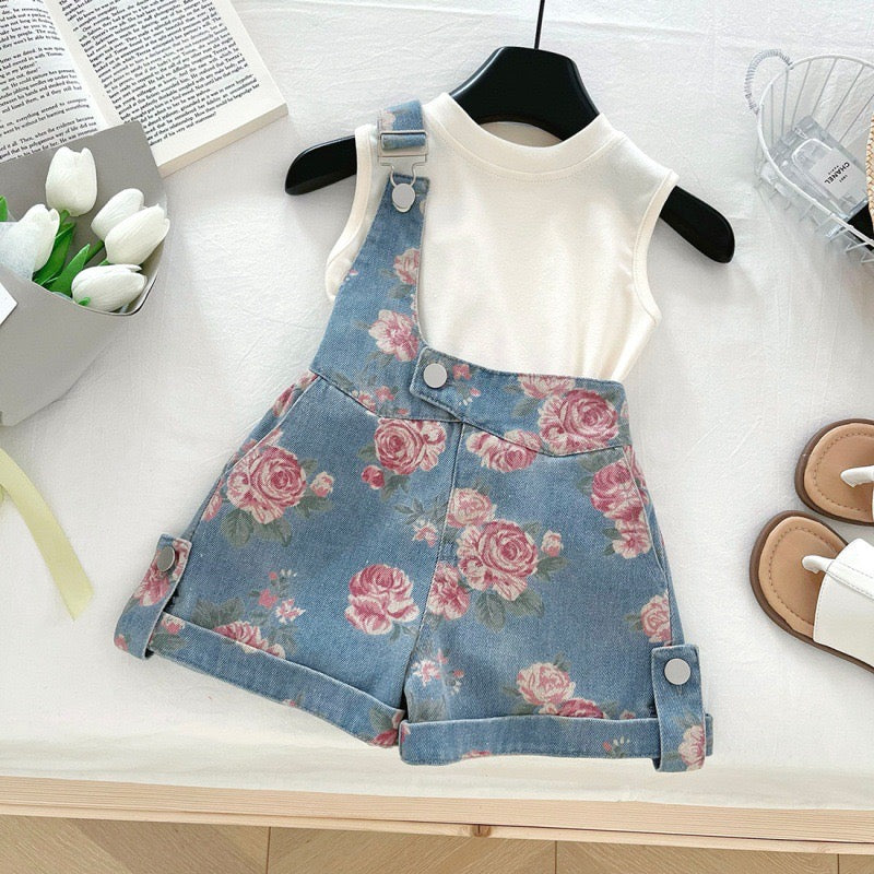 Conjunto short floreado con tirante y camisilla
