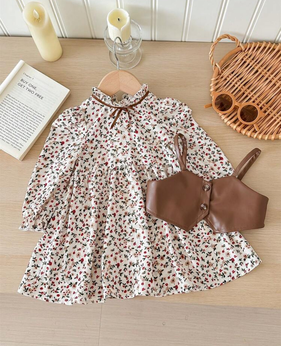 Conjunto vestido mangas largas más chaleco de cuerina