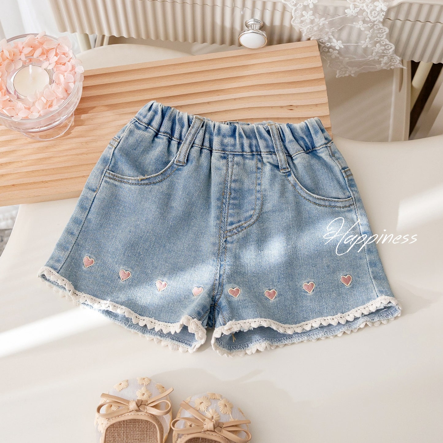 Short de jeans detalle de corazones
