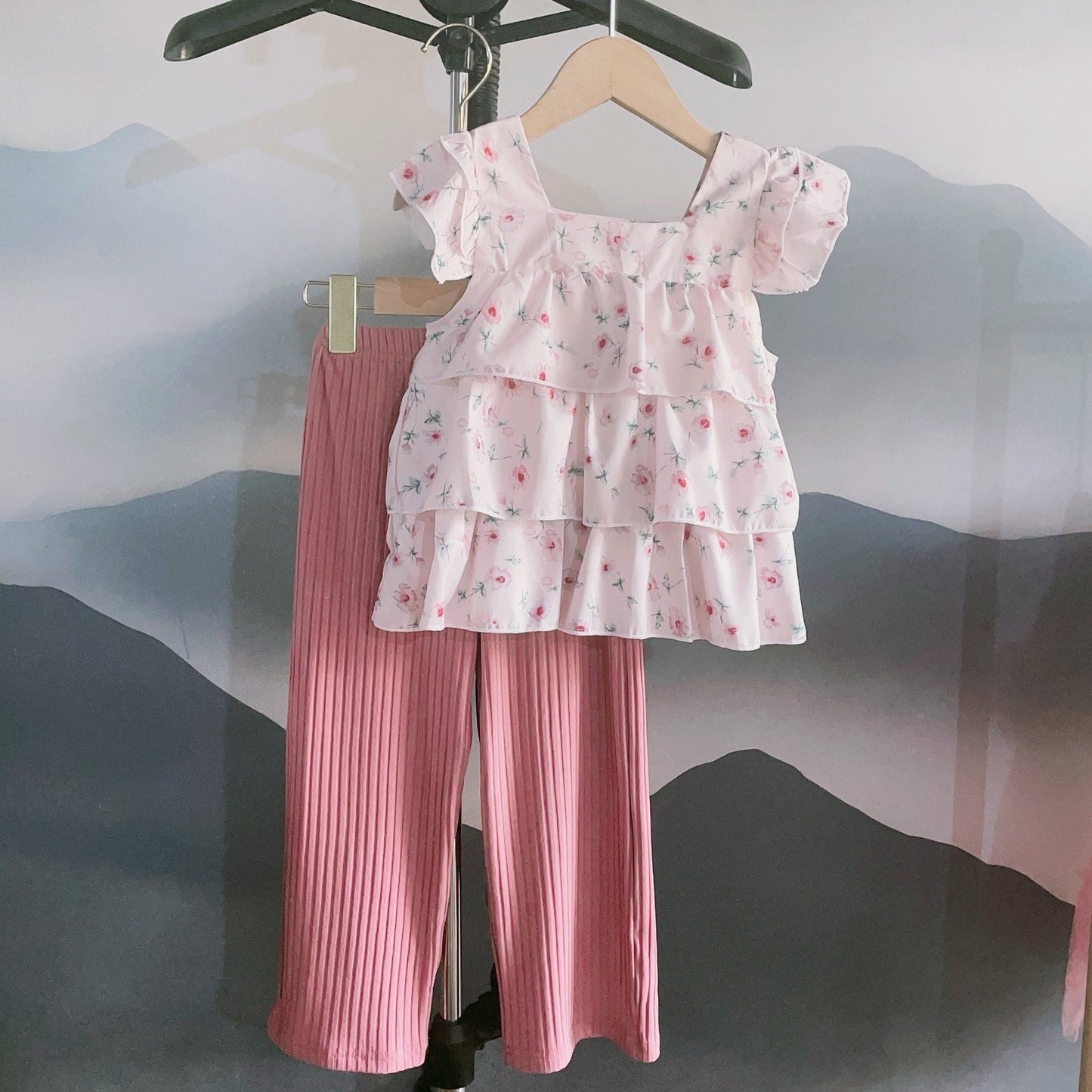 Conjunto pantalón rosa con blusa