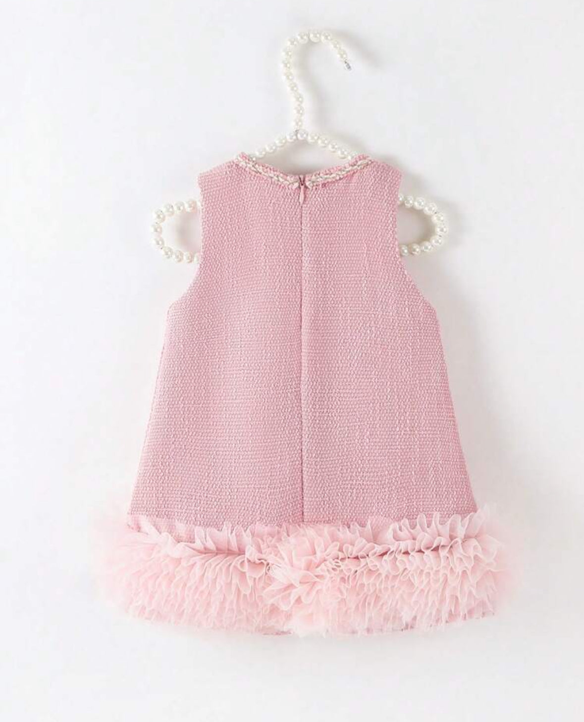 Vestido rosa casual con detalle de tul en la parte inferior