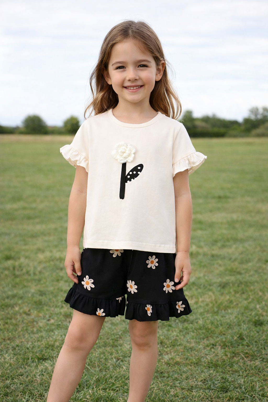 Conjunto de algodón beige con negro detalle de flores