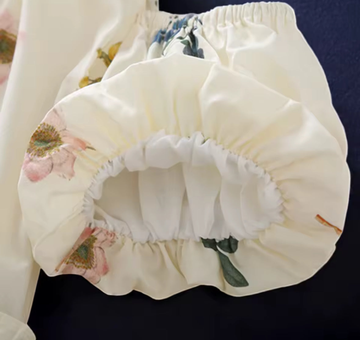 Vestido casual suelto beige estampados florales con manga caída