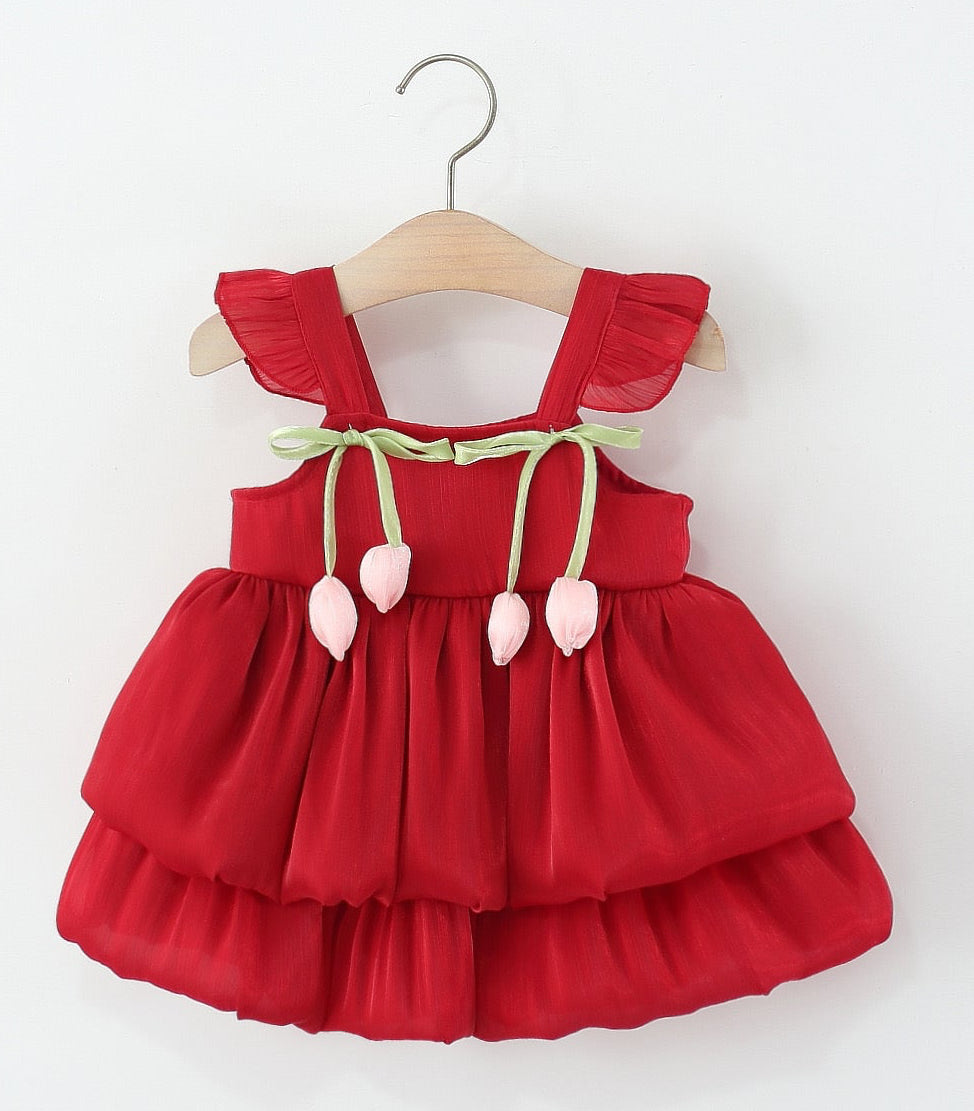 Vestido rojo con volados tipo globo y flores 3D