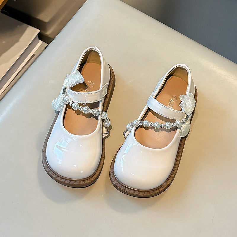 Zapato tipo Guillermina con perlas