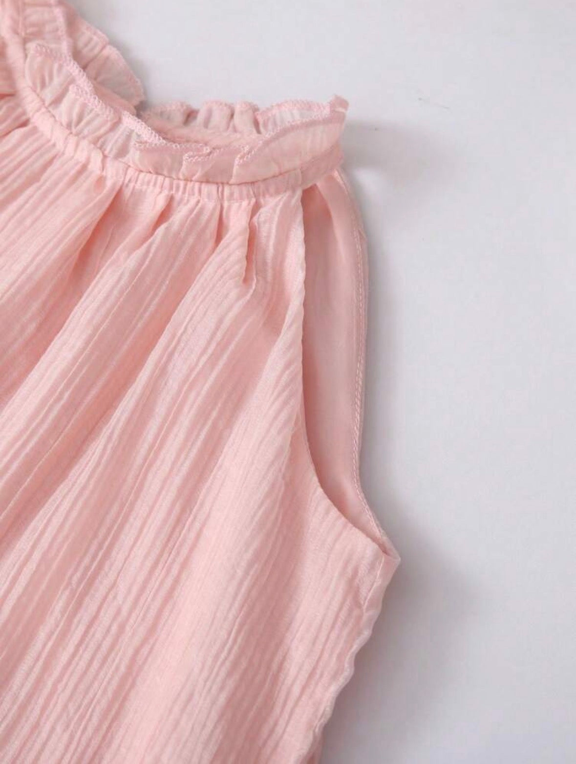 Vestido casual suelto rosado detalle de volado en el cuello y abajo