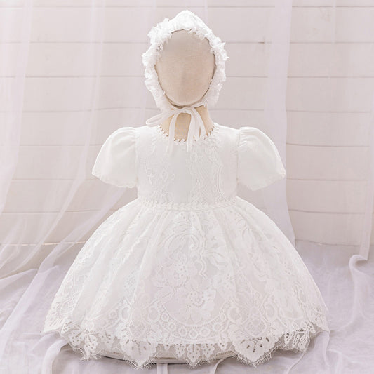 Vestido blanco elegante para bebés detalle de sombrerito