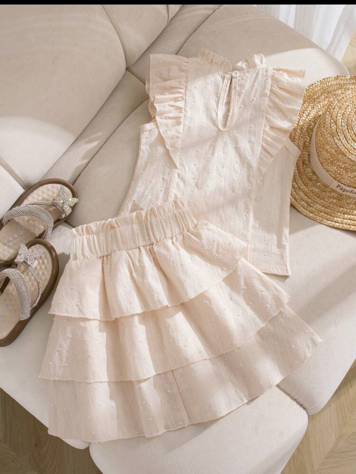 Conjunto 100% algodón pollera con blusa beige detalle de capas en la falda