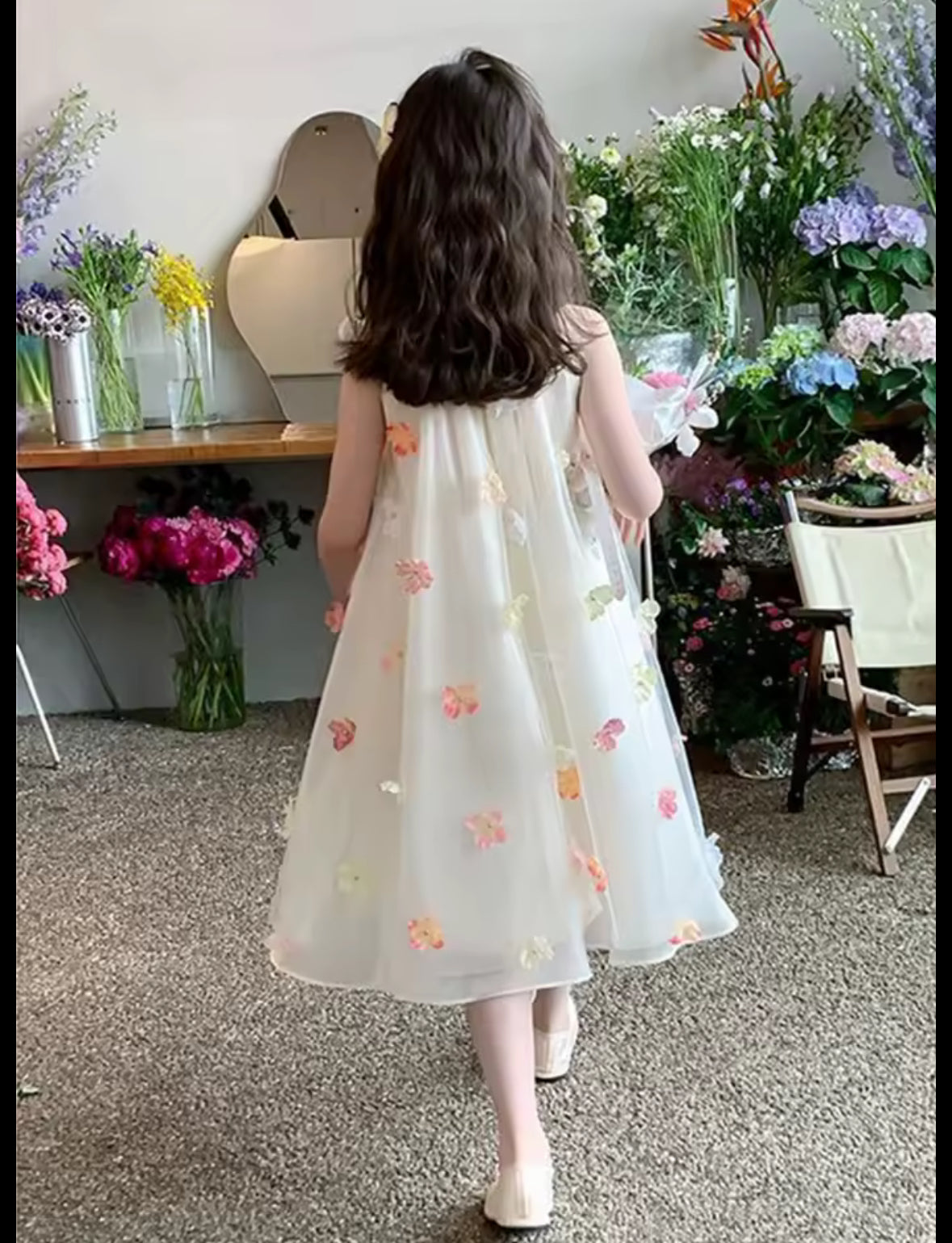 Vestido beige suelto con flores coloridos 3D