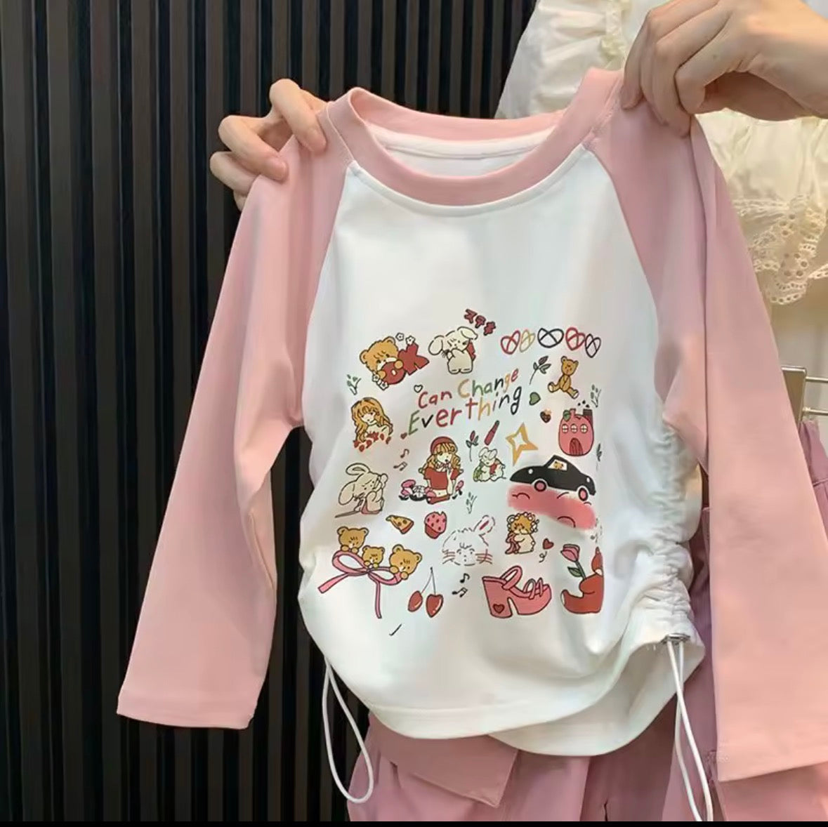 Conjunto de jogger rosa  con mangas largas blanca con mangas rosa