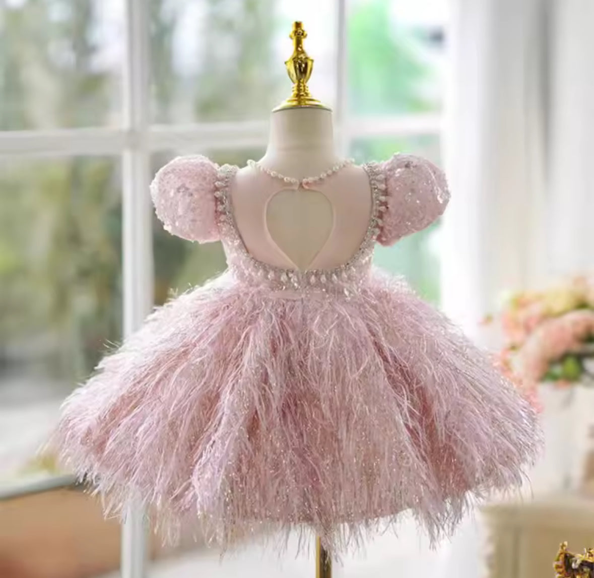 Vestido elegante rosa , con perlas y lentejuelas , espalda abierta