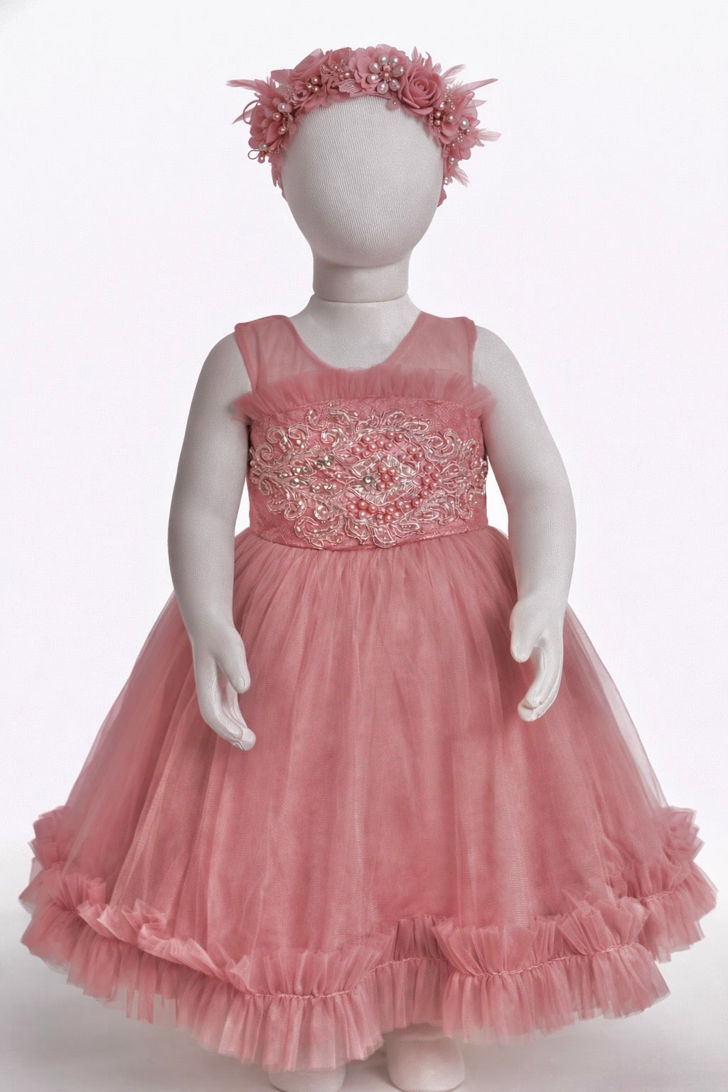 Vestido elegante rosa viejo con detalles de bordado , perlas canutillos y tul