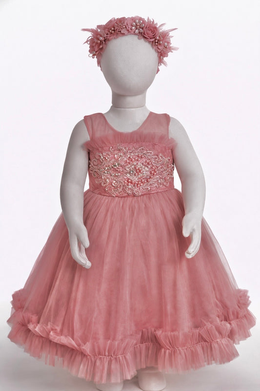 Vestido elegante rosa viejo con detalles de bordado , perlas canutillos y tul