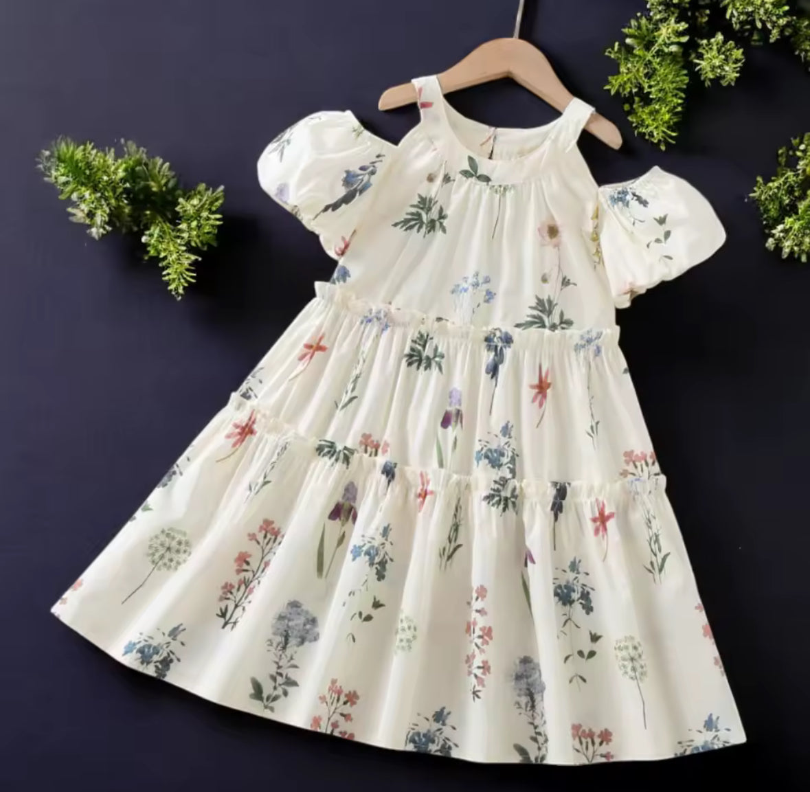 Vestido casual suelto beige estampados florales con manga caída