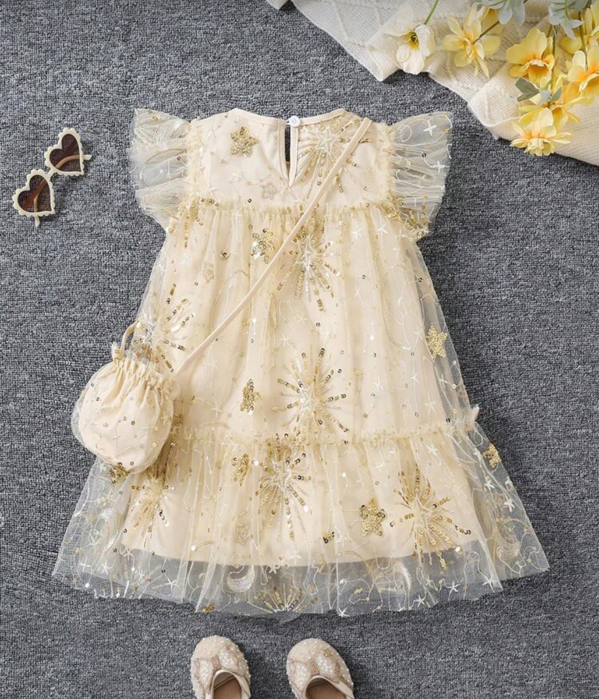 Vestido beige con dorado incluye pequeña cartera