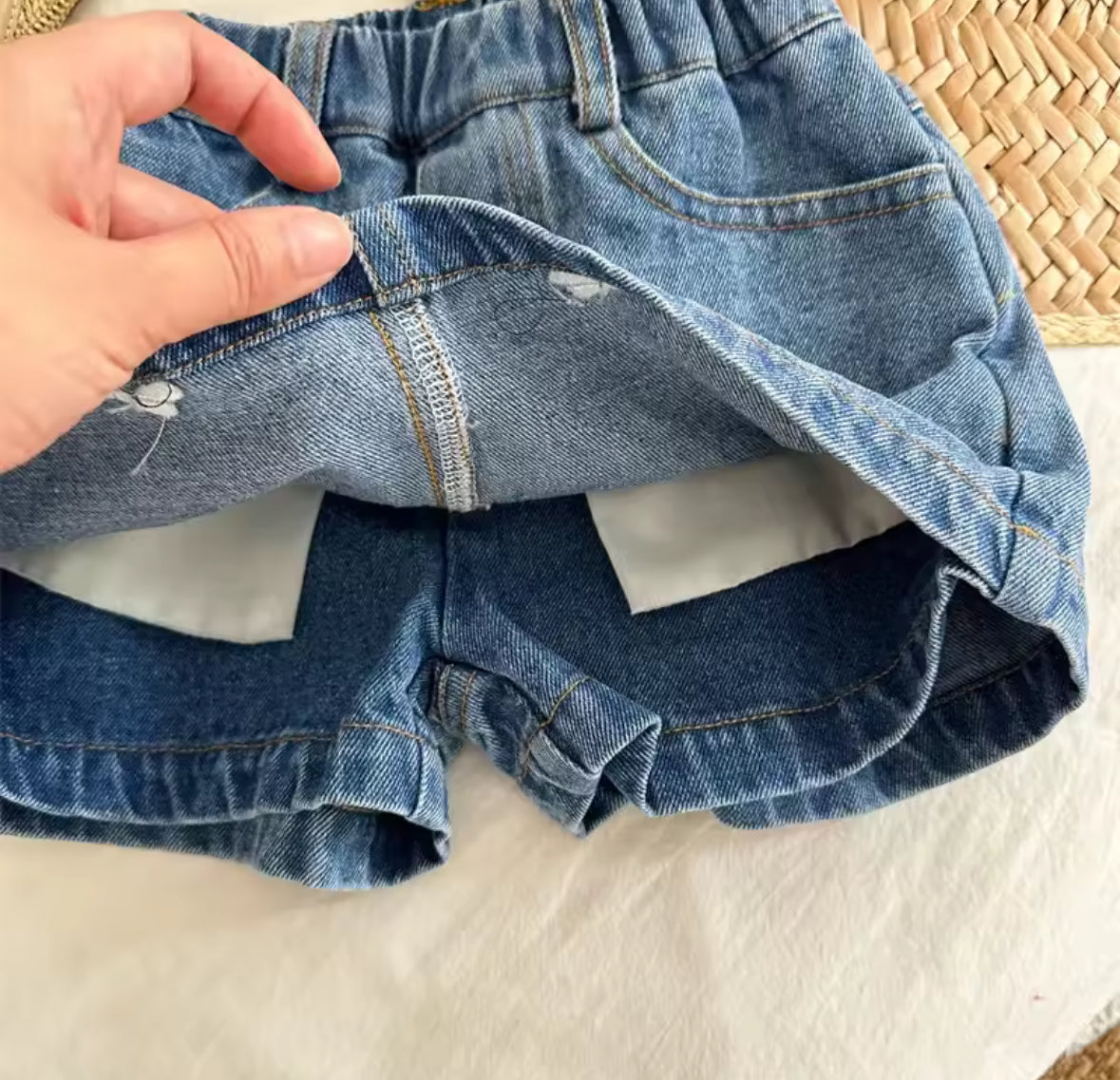 Short pollera de jeans detalles de moñitos