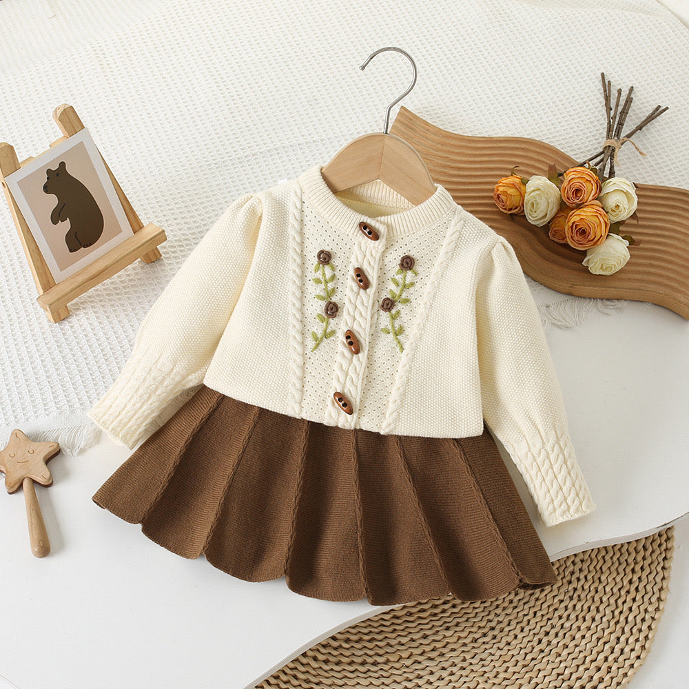 Conjunto pollera marrón con abrigo (suéter) de hilo detalle de flores súper calentito