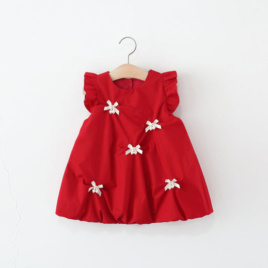 Vestido rojo con moños y perlas detalles de pliegues