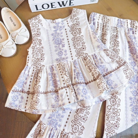 Conjunto pantalón tipo capri con blusa estampado
