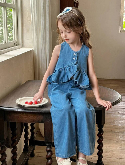 Conjunto pantalón de jeans con blusa de jeans detalle de volados