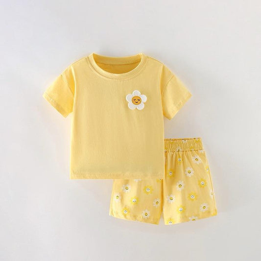 Conjunto de algodón short con remera amarillo detalle de girasoles