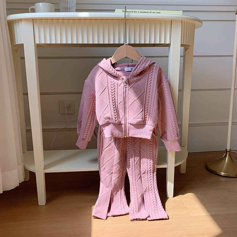 Conjunto pantalón buzo rosa vieja corte Oxford con abrigo detalle de capucha y bolsillo