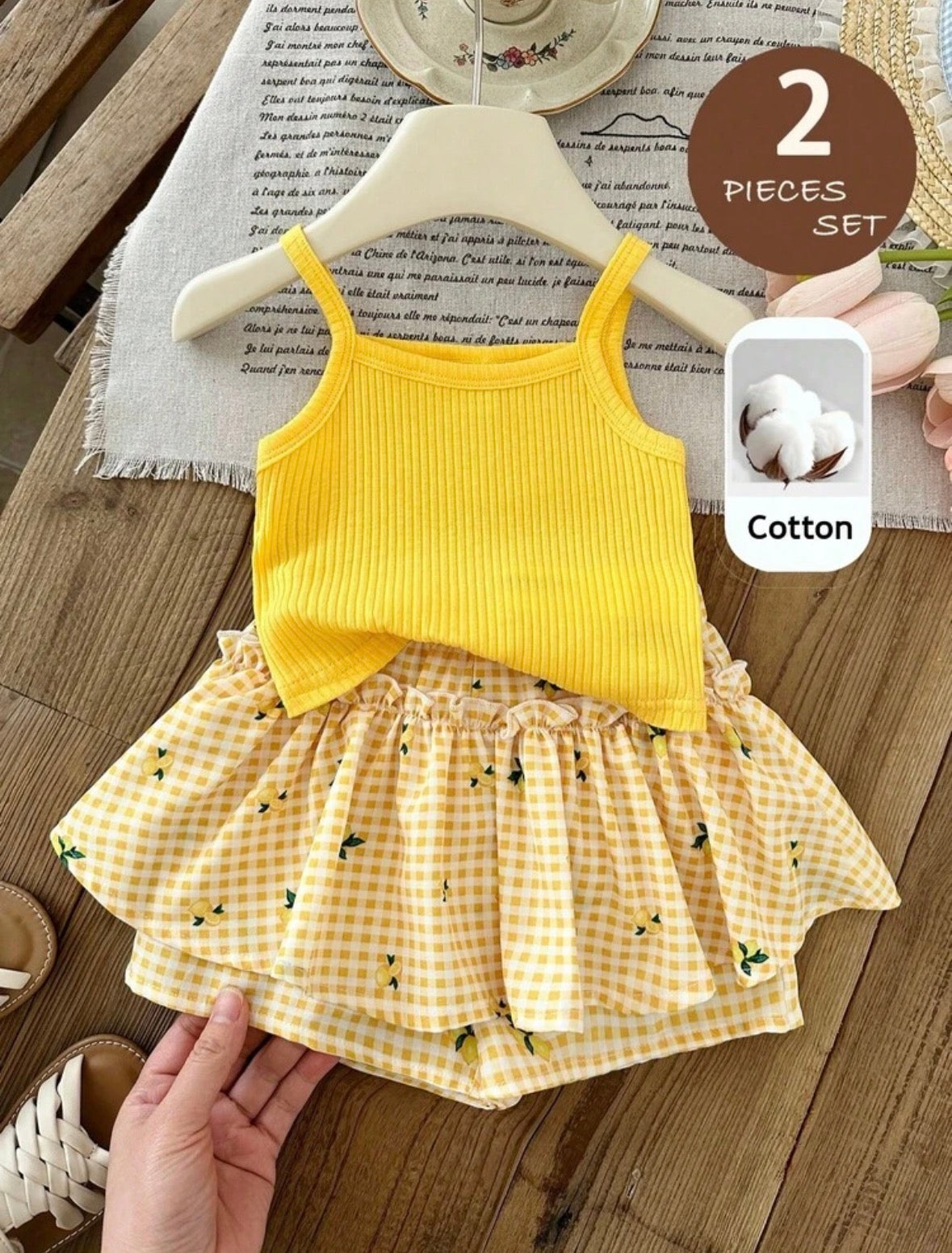 Conjunto amarillo de short pollera con camisilla detalle de limones