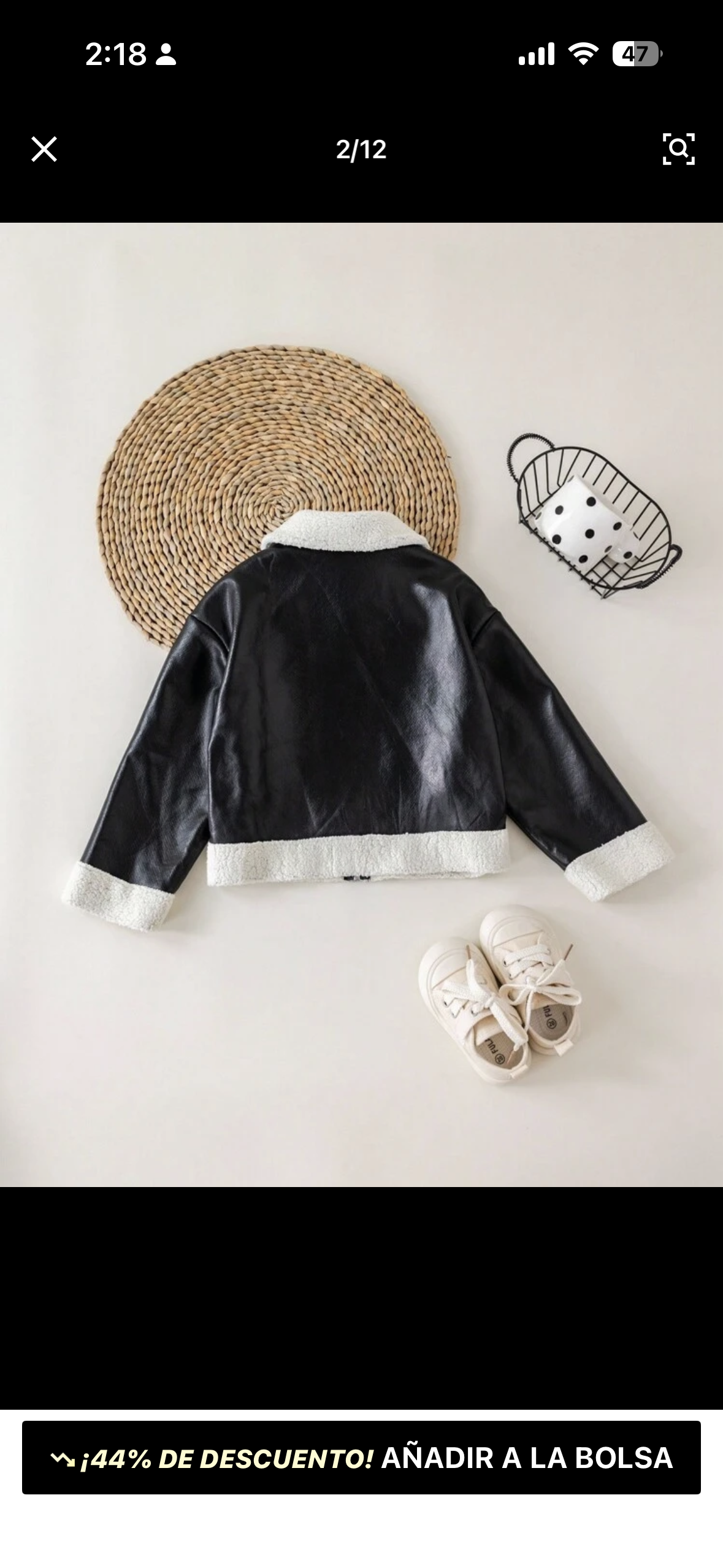 Chaqueta de cuerina negra , por dentro frisado