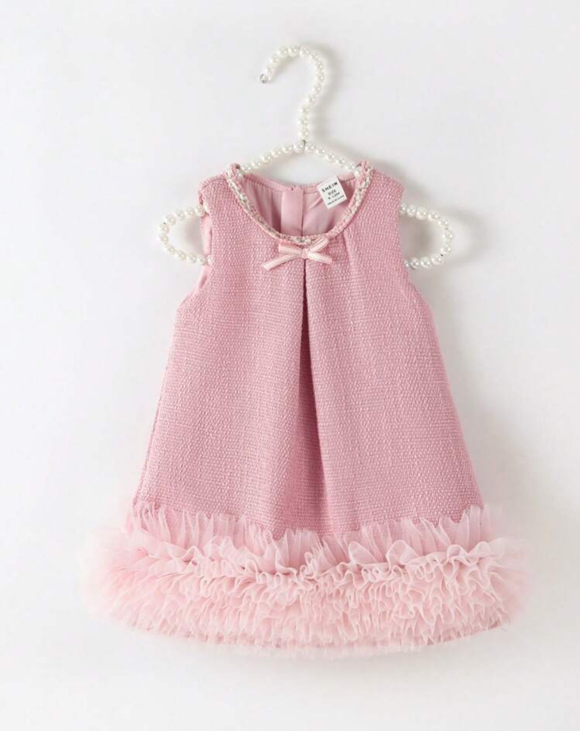 Vestido rosa casual con detalle de tul en la parte inferior