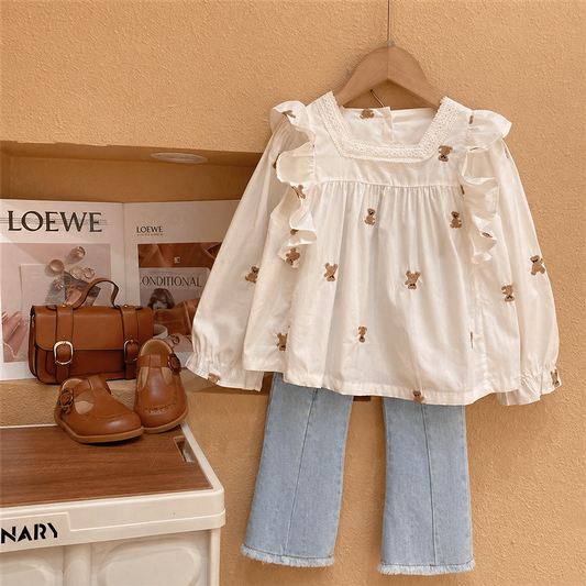 Conjunto pantalón de jeans corte tipo Oxford con blusa detalles de ositos bordados