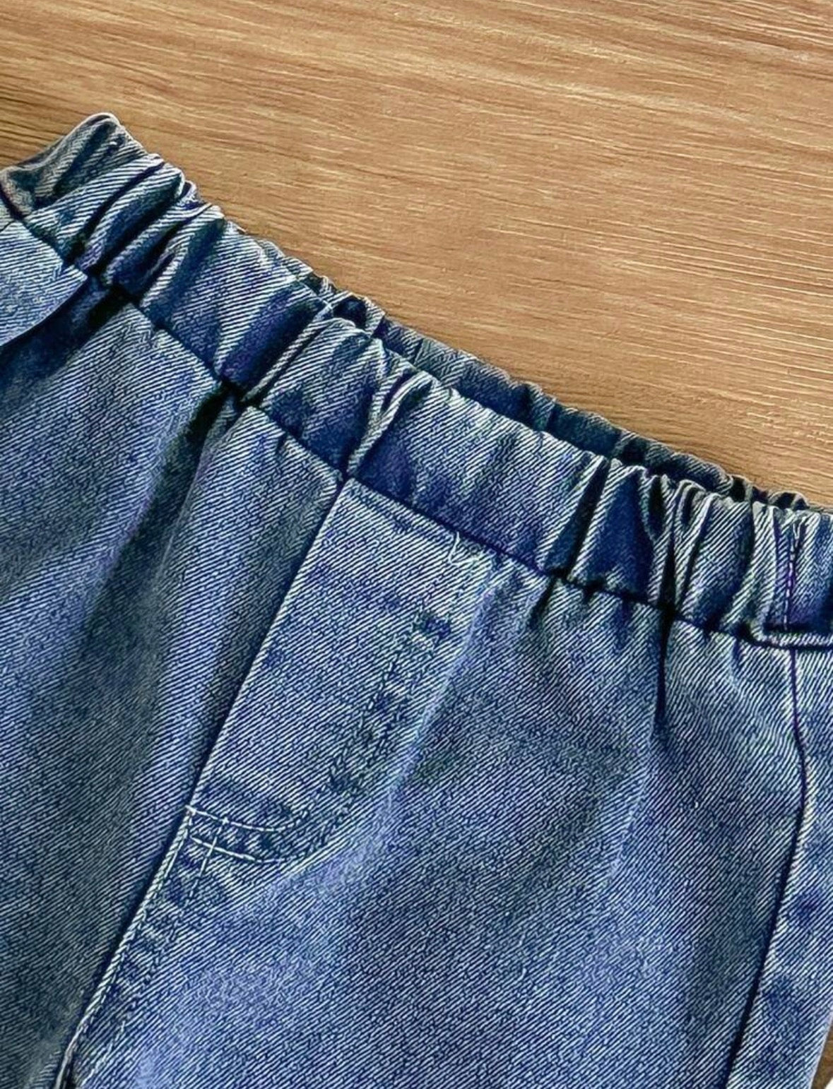 Conjunto pantalón de Jeans con blusa amarilla a cuadros