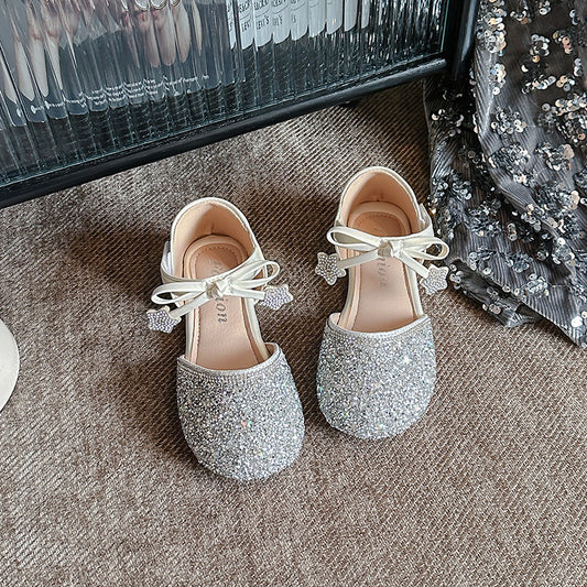 Zapato bailarina plateado con detalle de estrellas