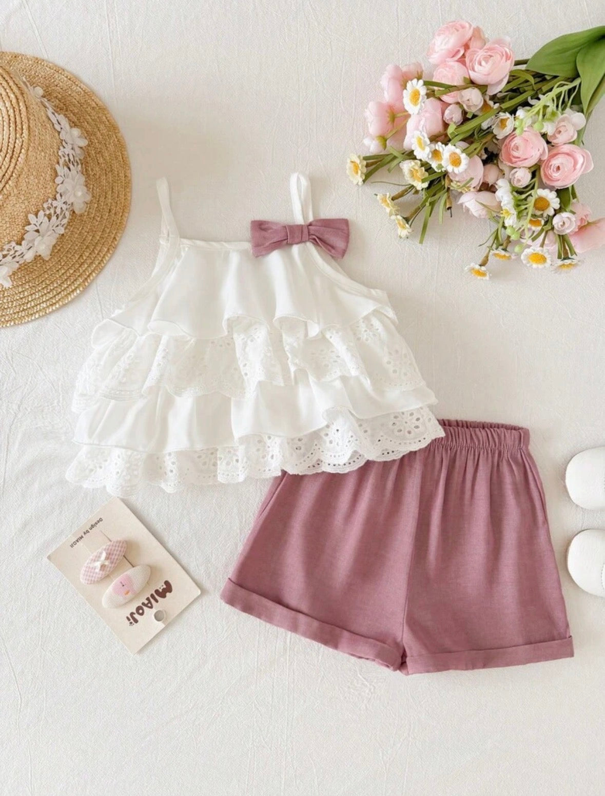 Conjunto short de algodón cintura agomada con blusa blanca sin manga