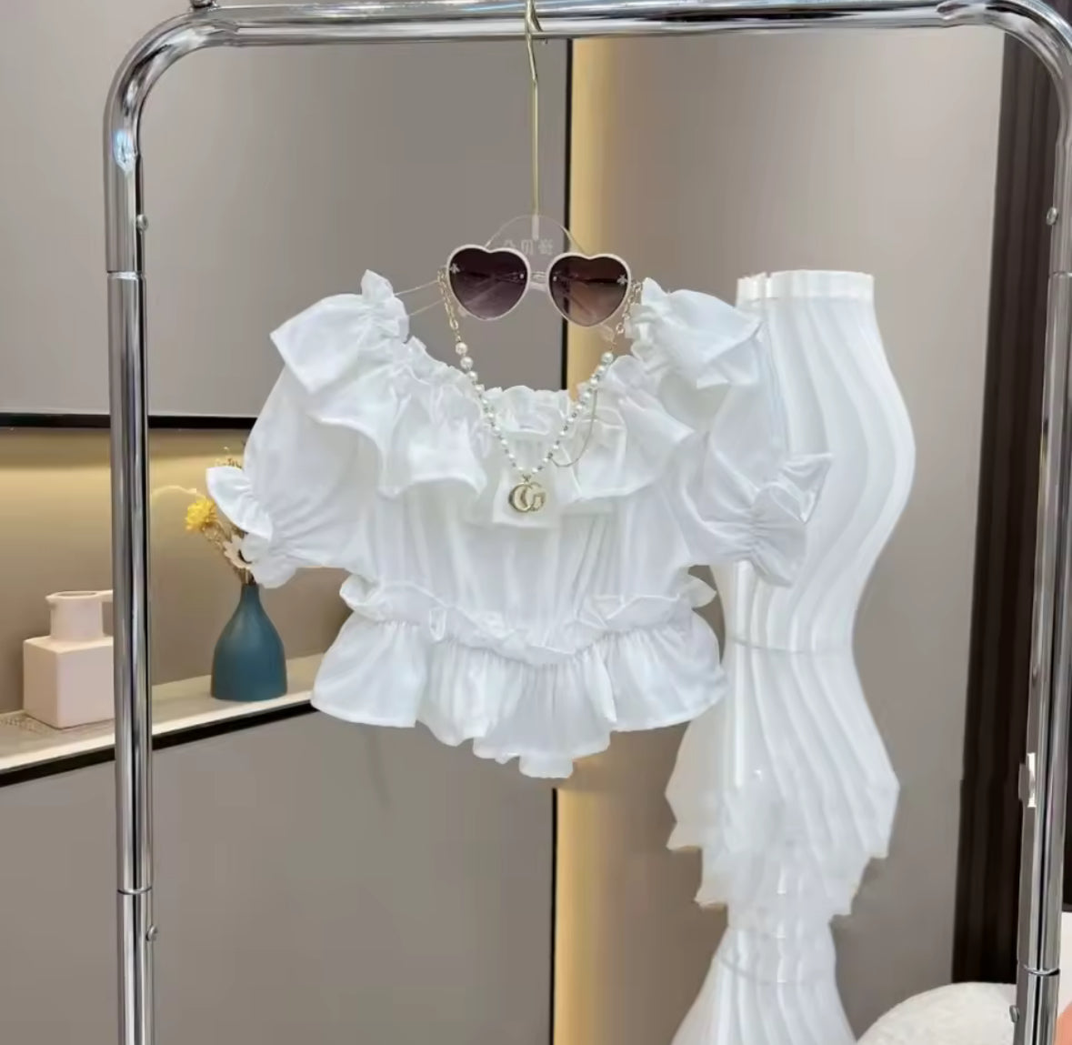 Conjunto pollera de jeans con blusa blanca incluye cinto doble