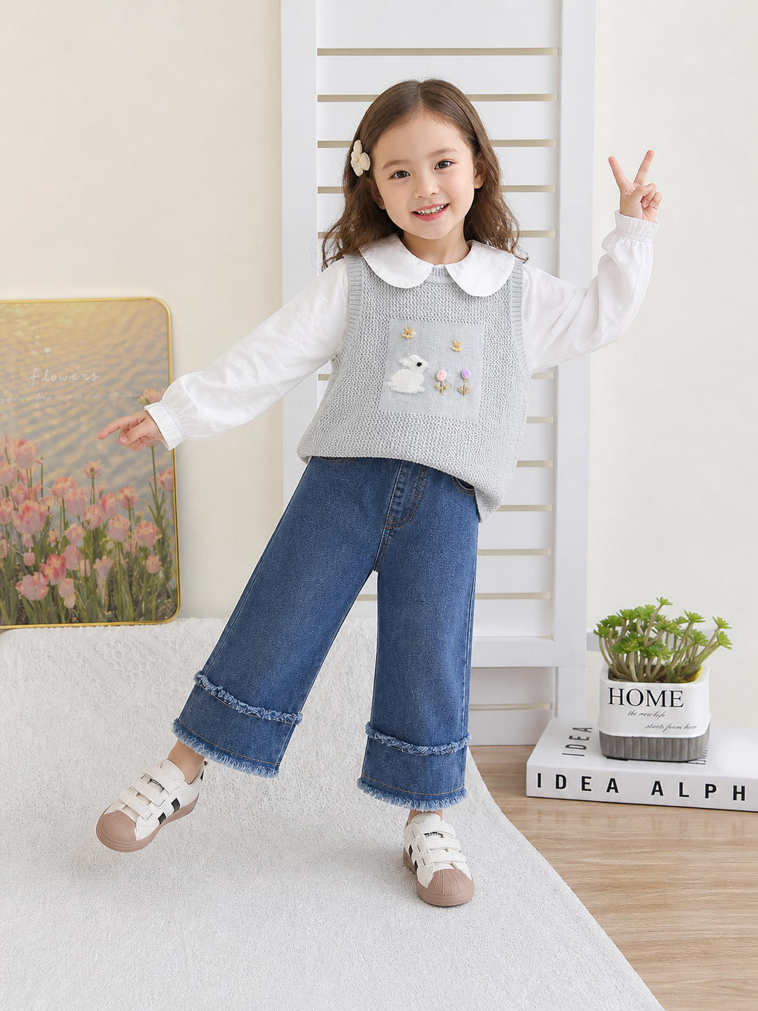 Conjunto de 3 piezas , pantalón de jeans camisa blanca y chaleco de hilo con detalle de conejito