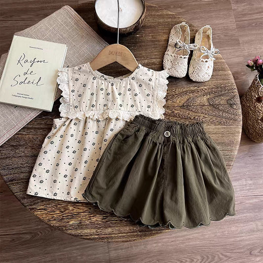 Conjunto short verde musgo más blusa con flores
