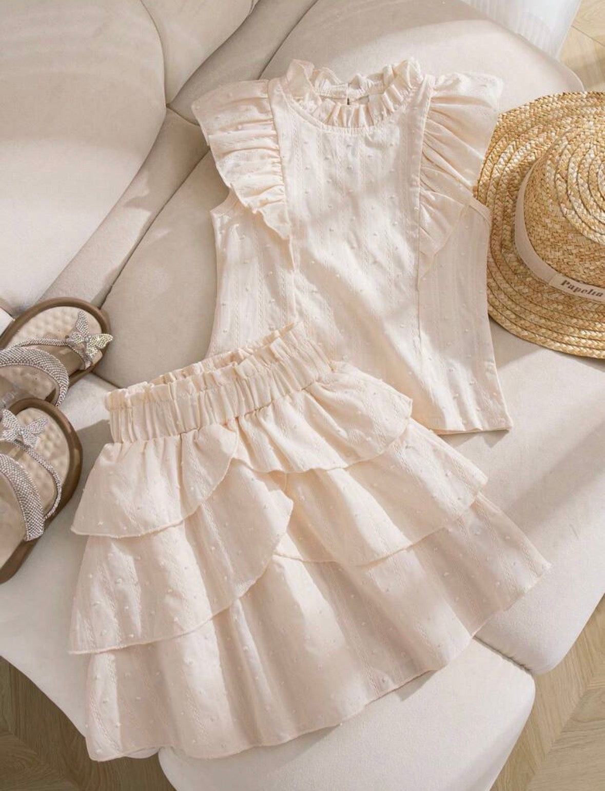 Conjunto 100% algodón pollera con blusa beige detalle de capas en la falda