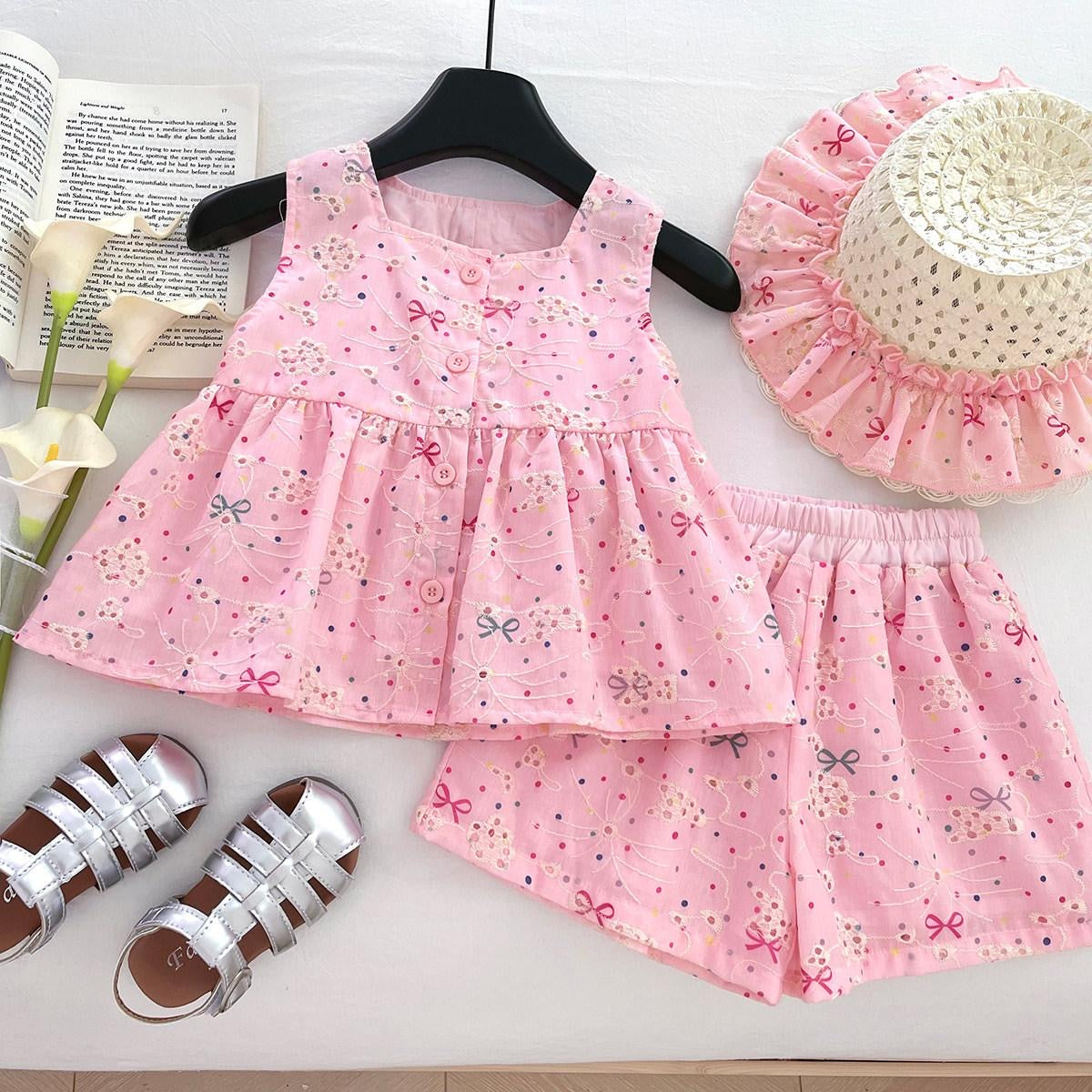 Conjunto rosa de short con blusa incluye sombrero detalles de moños y bordados