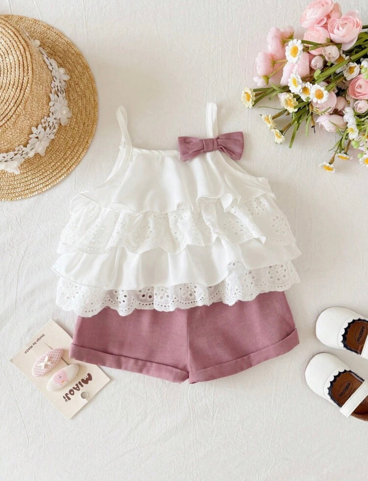 Conjunto short de algodón cintura agomada con blusa blanca sin manga