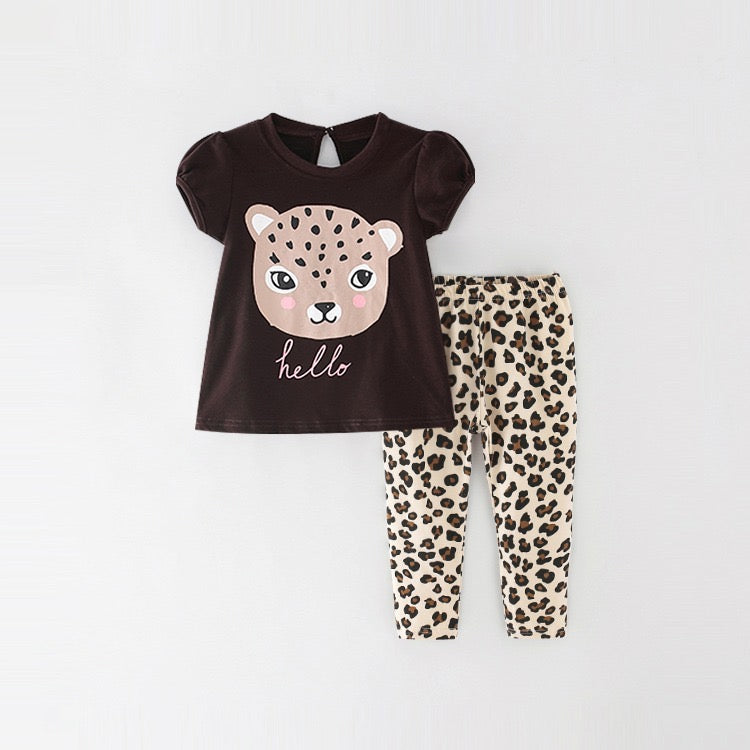 Conjunto calza con remera detalle de leopardo 100% algodón marca  MALWEE