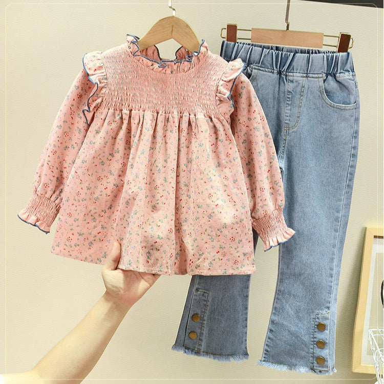 Conjunto de pantalón de jeans estilo Oxford con blusa mangas largas rosa con detalles de flores
