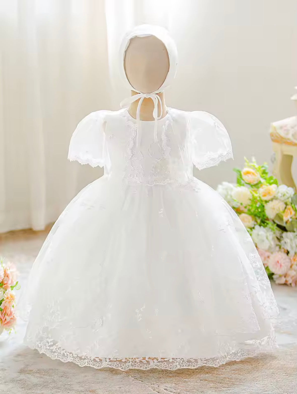 Vestido blanco elegante largo, incluye gorrito y bata con manguita