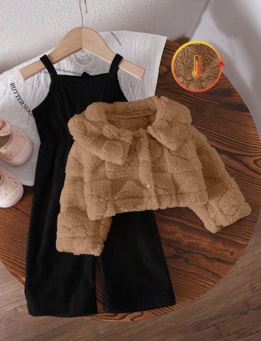 Conjunto enterizo negro más abrigo marrón